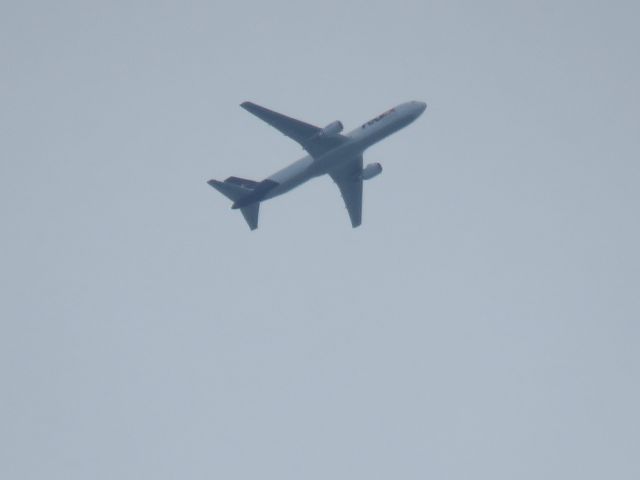 BOEING 767-300 (N177FE)