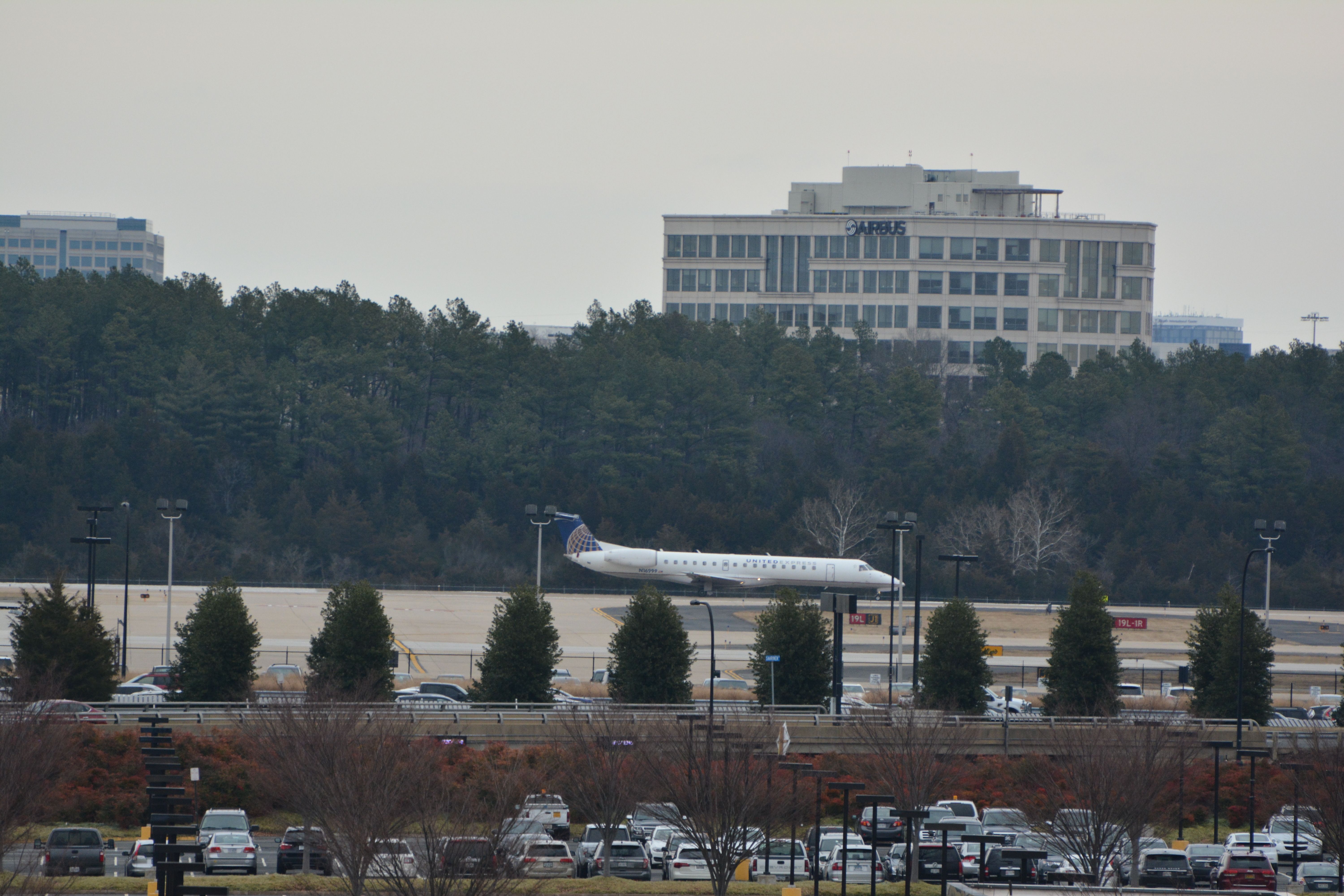 Embraer ERJ-145 (N16999)