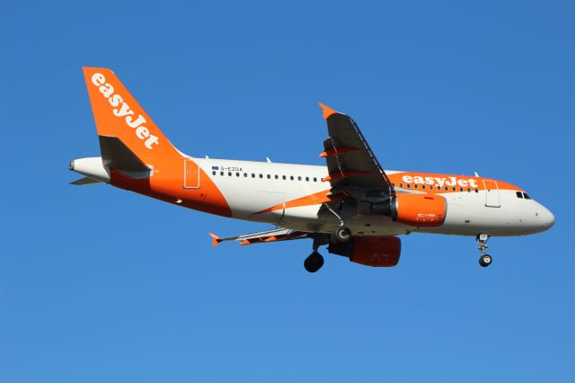 Airbus A319 (G-EZDA)