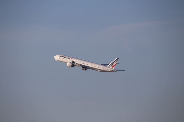 BOEING 777-300ER (F-GSQC)