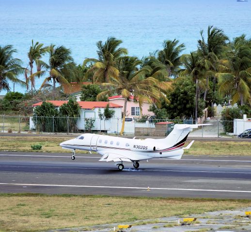 Embraer Phenom 300 (N302QS)