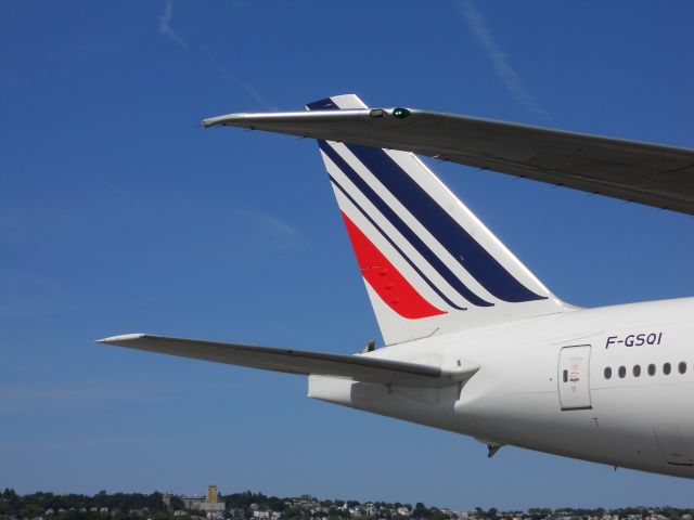 BOEING 777-300 (F-GSQI)