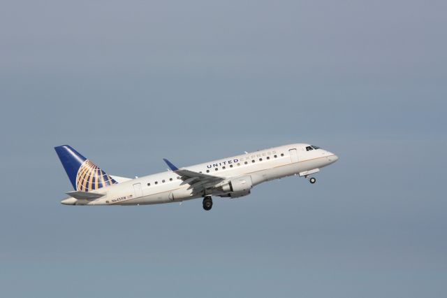 Embraer ERJ-190 (N645RW)