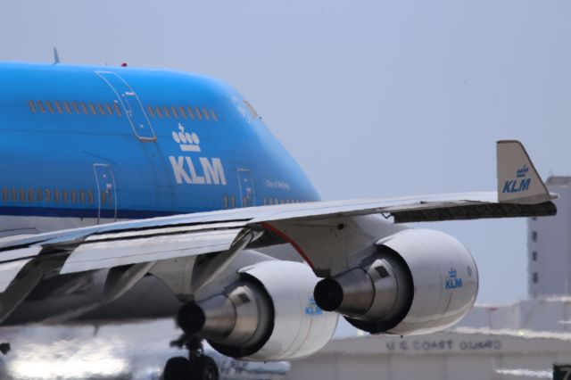 Boeing 747-400 —