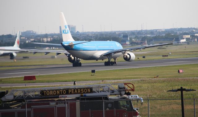 Airbus A330-200 (PH-AOB)