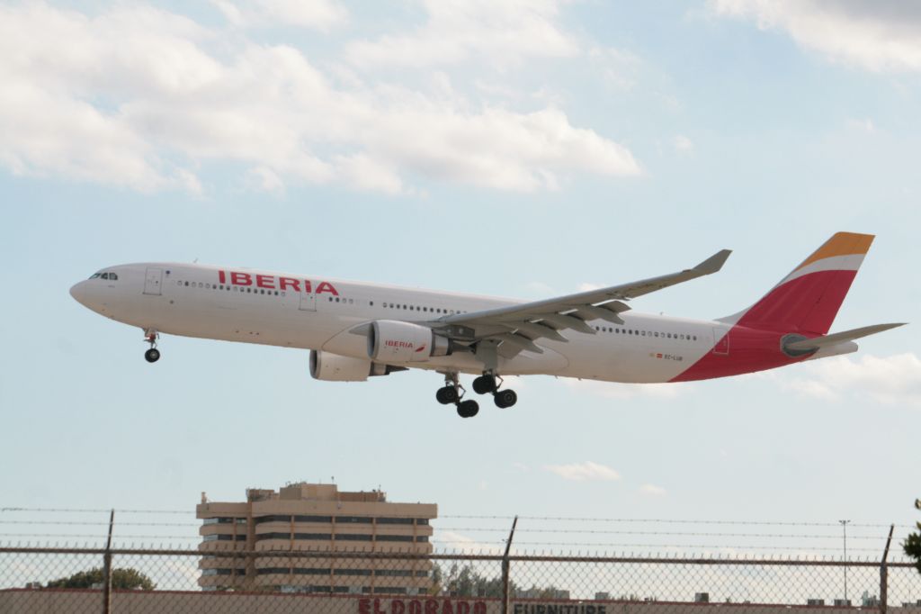 Airbus A330-300 (EC-LUB)