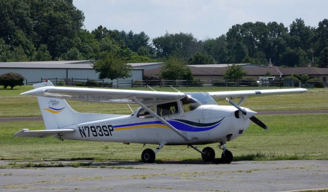 Cessna Skyhawk (N793SP) - On the Tarmac is this 2001 Cessna Skyhawk 172S in the Summer of 2019.