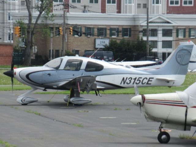 Cirrus SR22 Turbo (N315CE)