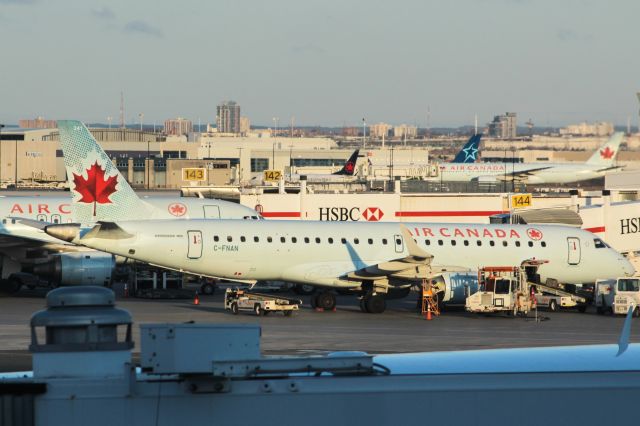 Embraer ERJ-190 (C-FNAN)