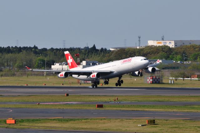 Airbus A340-300 (HB-JMN) - 2011/4/24