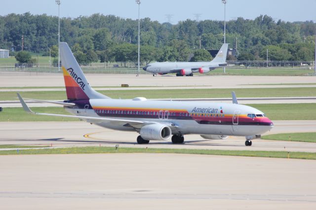 Boeing 737-800 (N917NN) - American Airlines's beautiful and tropical "AirCal Heritage" 737.