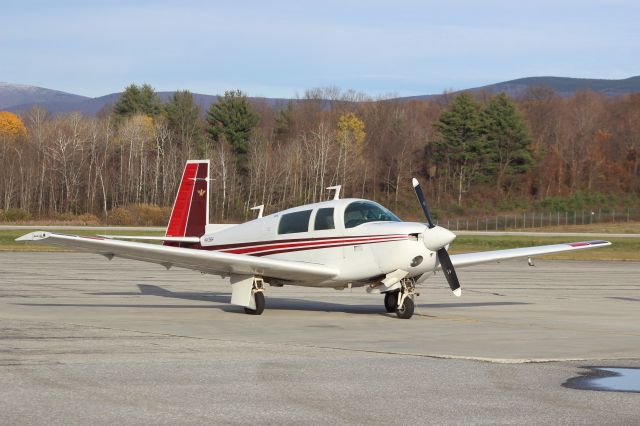 Mooney M-20 (N4138H) - N4138H 1978 MOONEY M20J JOHN A MILLER BALLSTON LAKE, NEW YORKbr /KDDH William H. Morse State Airport Bennington, Vermontbr /Photo taken by Christopher Wright 