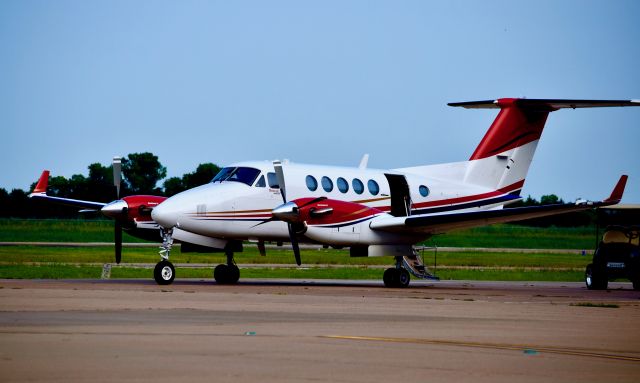 Beechcraft Super King Air 200 —