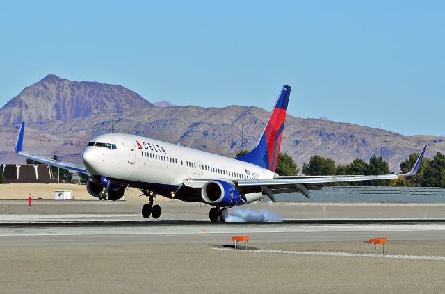 Boeing 737-800 (N3732J) - N3732J Delta Air Lines 2000 Boeing 737-832 - cn 30380 / ln 674 - McCarran International Airport, Las Vegas - December 4, 2013br /TDelCoro