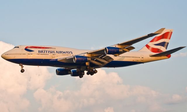 Boeing 747-400 (G-BNLJ) - Sunset Speedbird approach on FlightAware.Com !