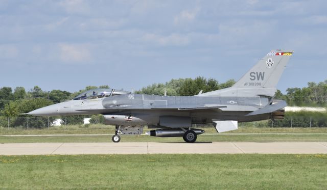 Lockheed F-16 Fighting Falcon (91-0398) - Arriving at Airventure 2016