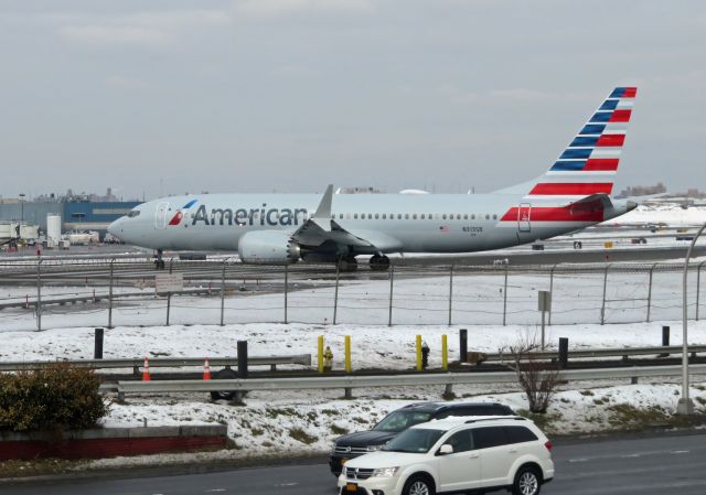 Boeing 737 MAX 8 (N313SB) - AAL2669/02 LGA-MIA B38M 3SB/N313SB departing LGA on a snowy March 2019 day afternoon. 