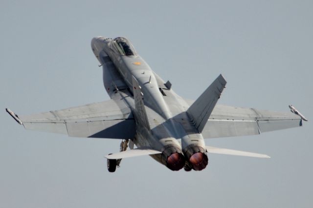 McDonnell Douglas FA-18 Hornet — - A RAAF Hornet blasts off from the runway at the Australian International Airshow 2015.