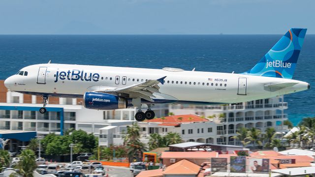 Airbus A320 (N535JB)