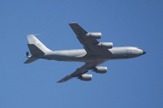 Boeing C-135FR Stratotanker (N23568) - USAF KC-135 Stratotanker from MacDill Air Force Base performs a training flight over Sarasota