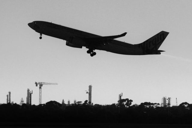 Airbus A330-300 —