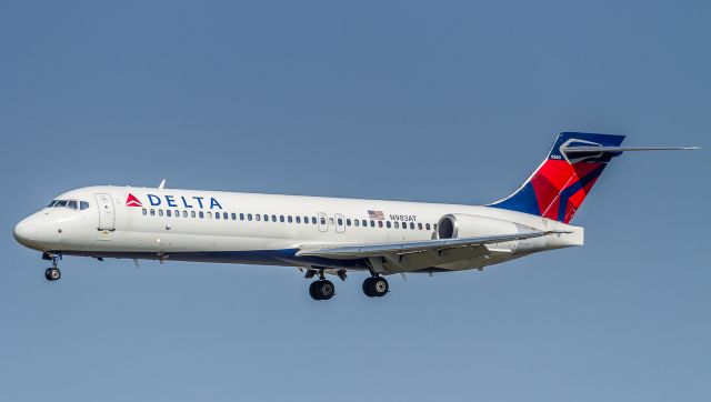 Boeing 717-200 (N983AT) - Arriving from Atlanta, on very short finals for runway 24L