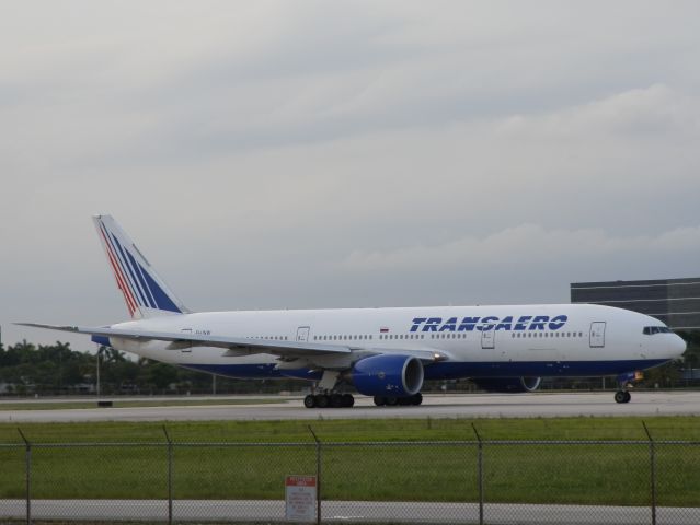 Boeing 777-200 (EI-UNW)