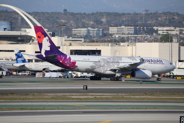 Airbus A330-200 (N384HA)