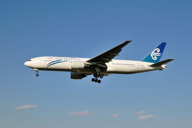 Boeing 777-200 (ZK-OKF) - 2013/4/28