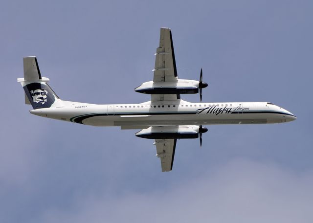 de Havilland Dash 8-400 (N444QX)