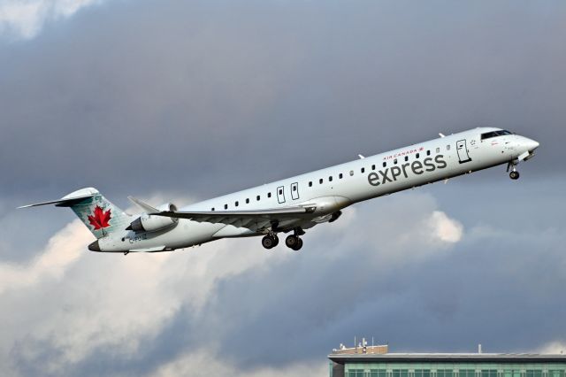 Canadair Regional Jet CRJ-900 (C-FUJZ)