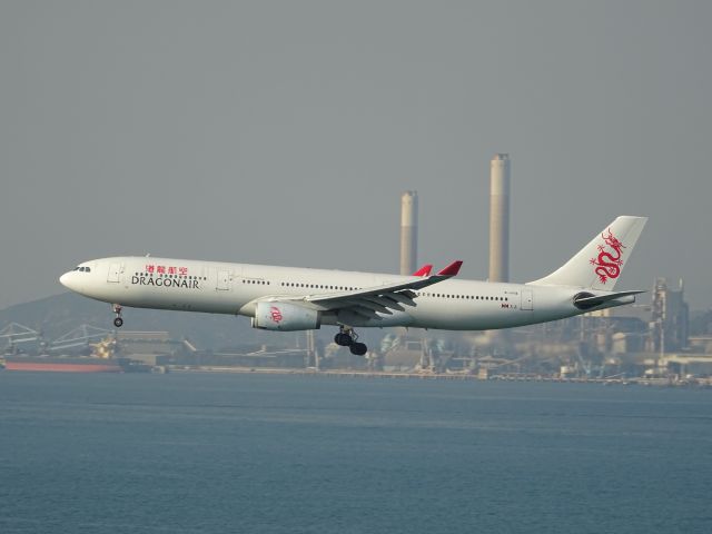 Airbus A330-300 (B-HYB)