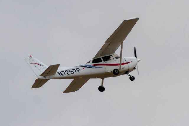 Cessna Skyhawk (N7257P)