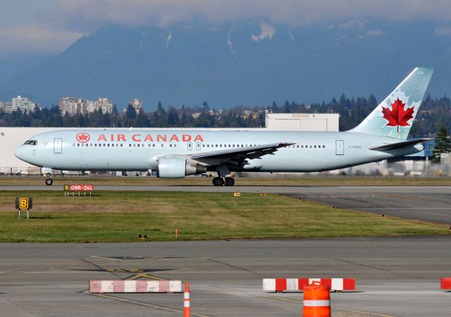 BOEING 767-300 (C-FMXC)