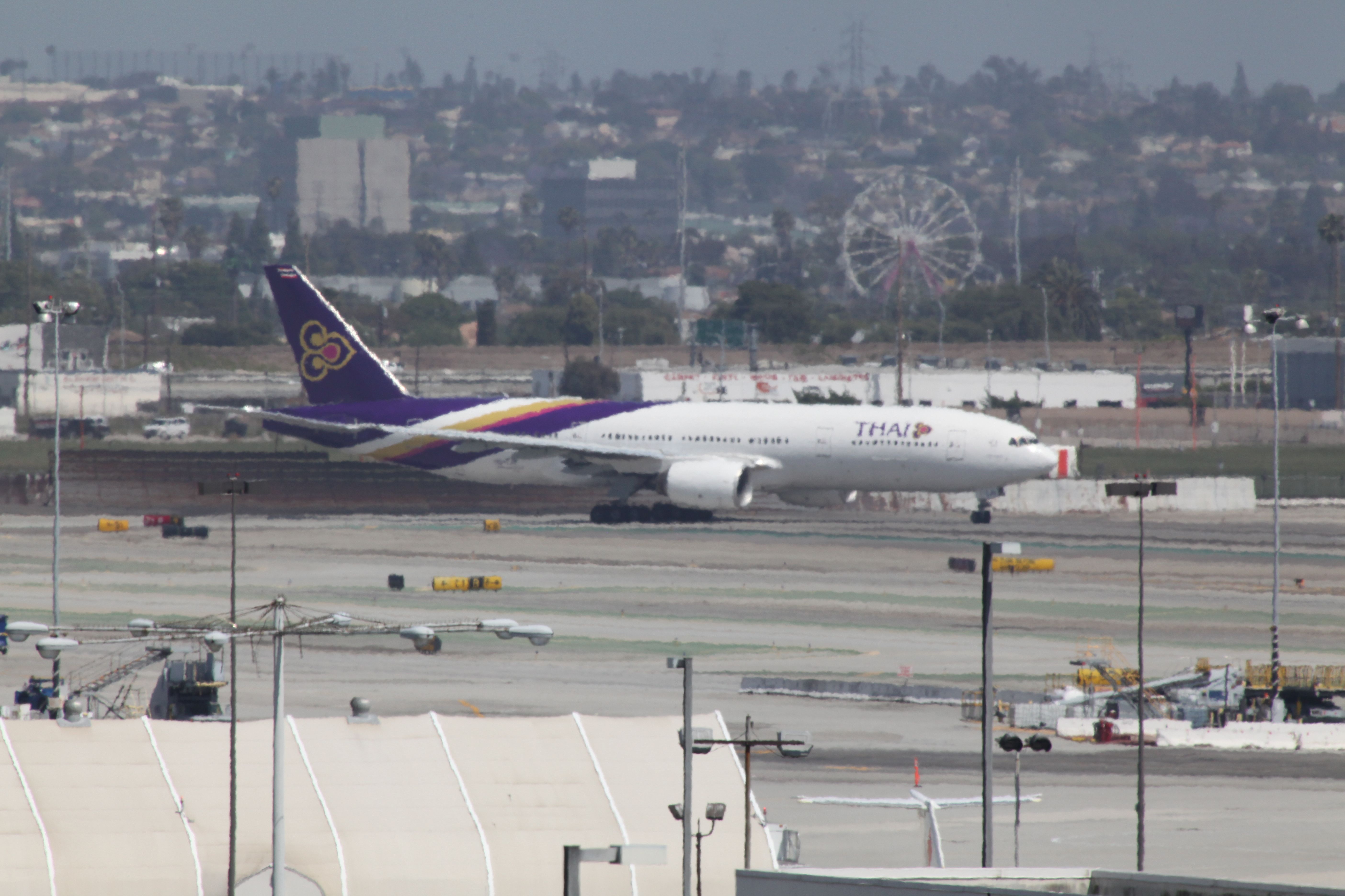 Boeing 777-200 (HS-TJR)