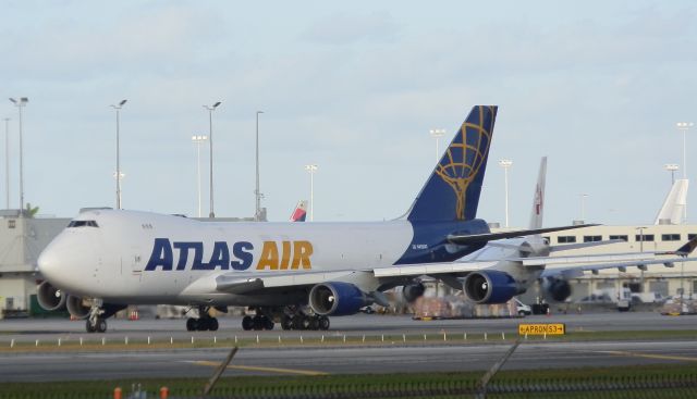 Boeing 747-400 (N492MC)