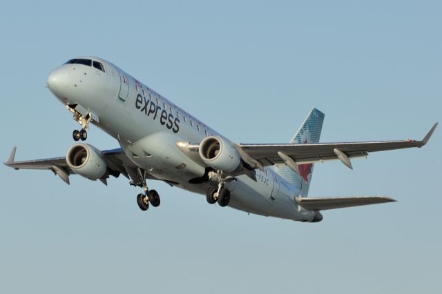 Embraer 170/175 (C-FEJC)