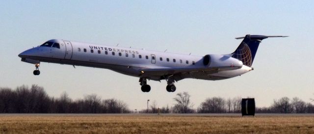 Embraer ERJ-145 —