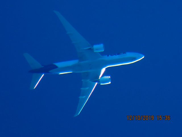 BOEING 777-200LR (N890FD)