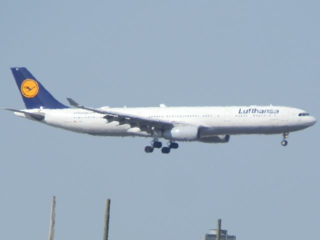 Airbus A330-300 (D-AIKP)