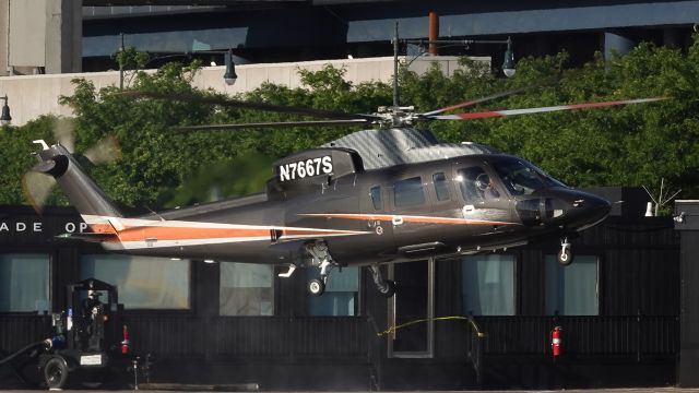 Sikorsky S-76 (N7667S)