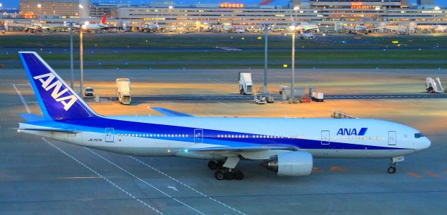 Boeing 777-200 (JA707A)