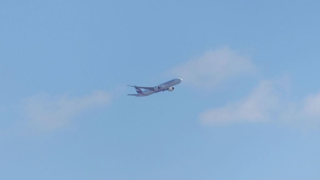BOEING 777-200LR (A6-EQB)