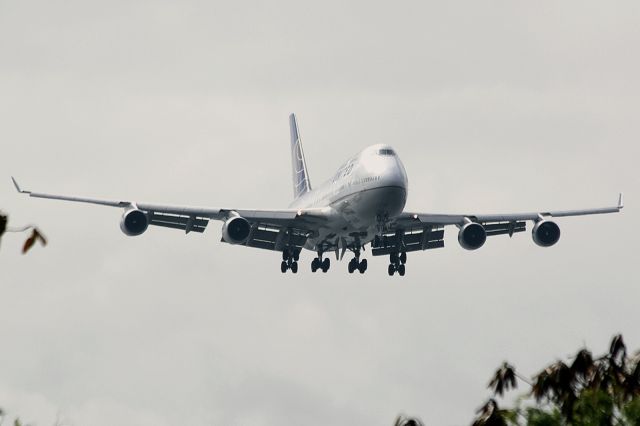 Boeing 747-200 (N105UA)