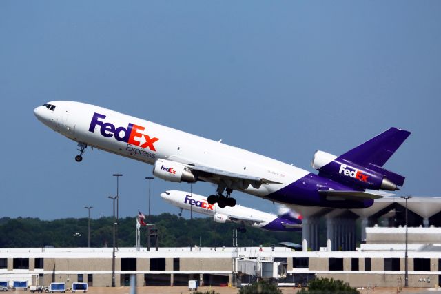 McDonnell Douglas DC-10 (N389FE)