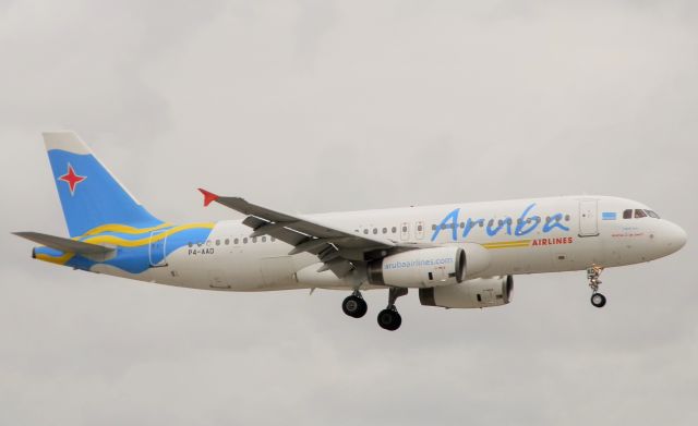 Airbus A320 (P4-AAD)