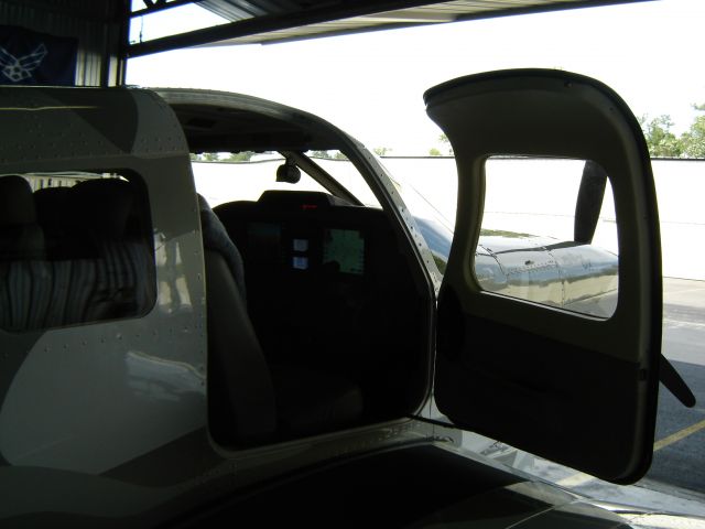 Piper Saratoga (N32EV)