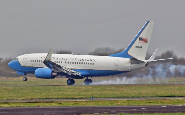 09-0540 — - usaf c-40c 090540 touching down at shannon 13/3/14.