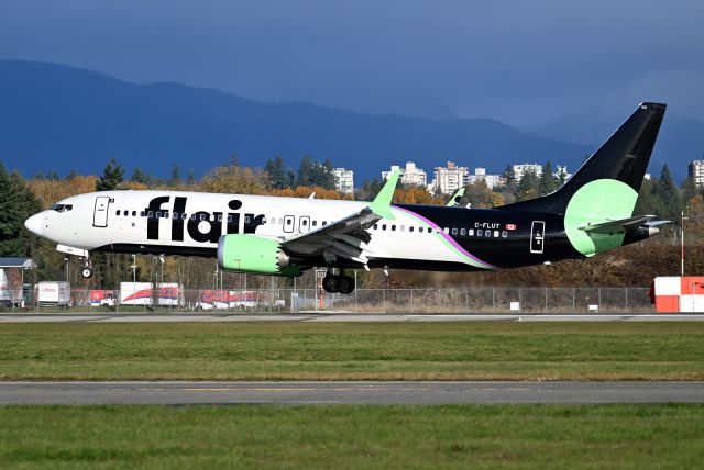 Boeing 737 MAX 8 (C-FLUT)
