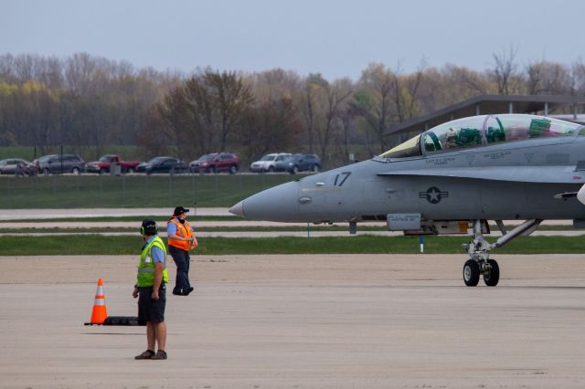 16-4656 — - F/A-18D Legacy Hornet departing KGRR 